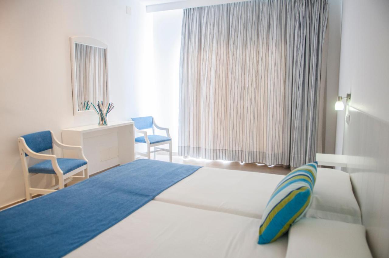 Hostal Xuroy Cala Alcaufar Eksteriør billede