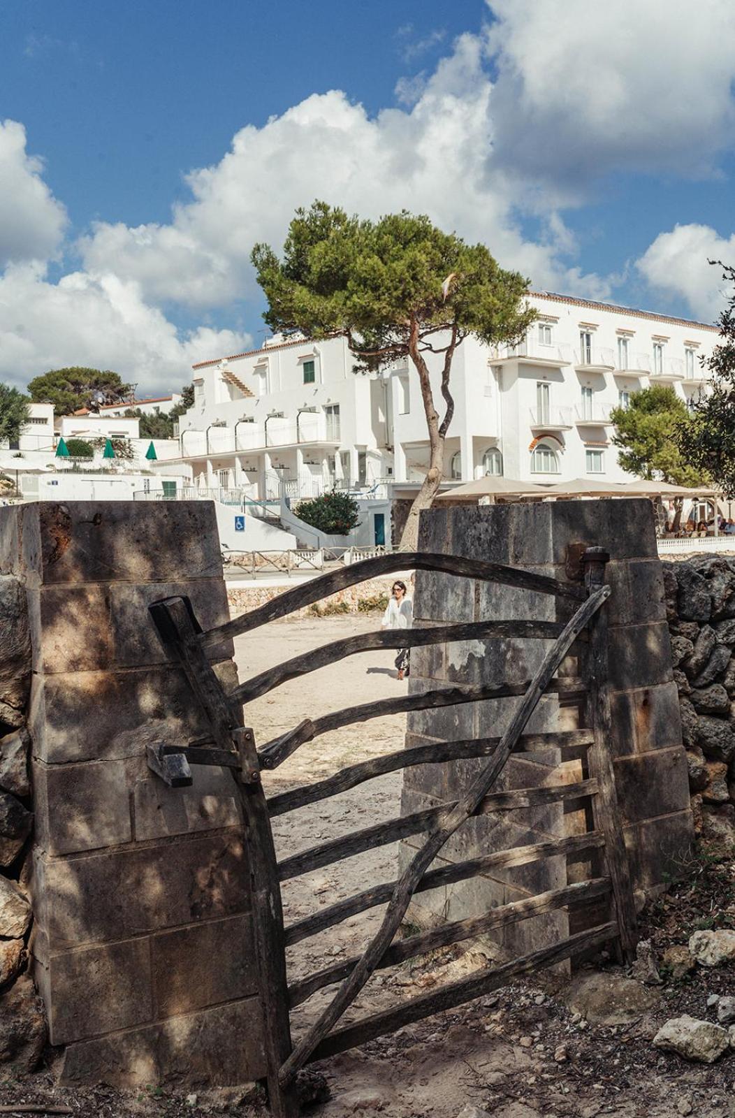 Hostal Xuroy Cala Alcaufar Eksteriør billede
