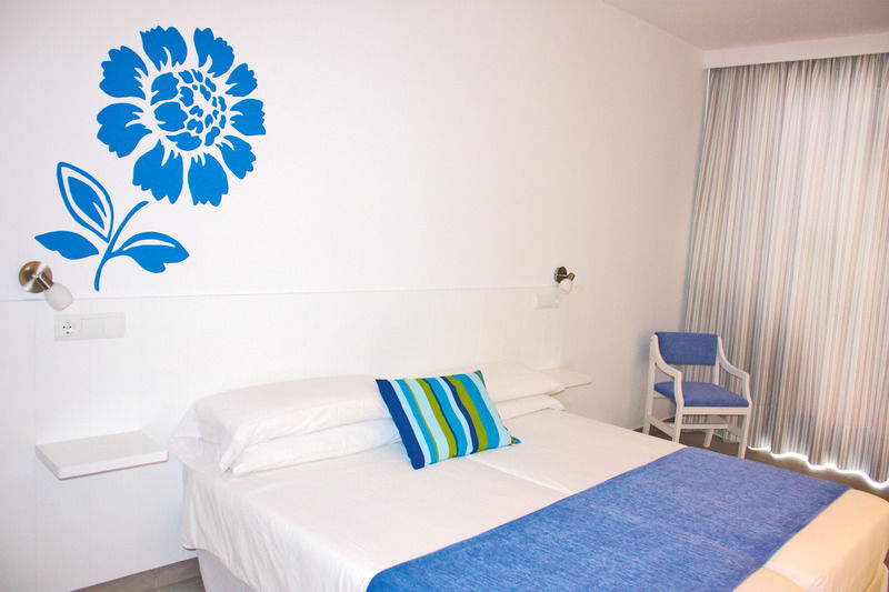Hostal Xuroy Cala Alcaufar Eksteriør billede