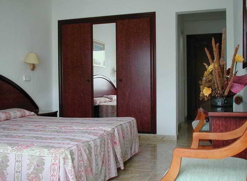 Hostal Xuroy Cala Alcaufar Eksteriør billede